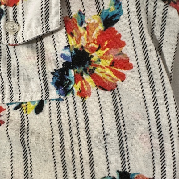 ✨LAST CHANCE✨ Floral and plaid light flannel shirt - Picture 6 of 6